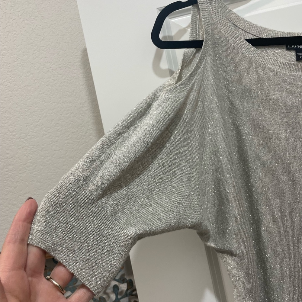 Express, size small - Picture 2 of 3